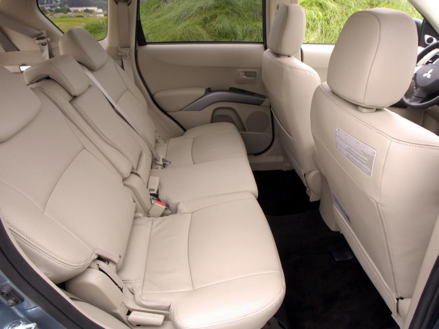  Mitsubishi Outlander Urban 2007 года  (фото 10 из 26)